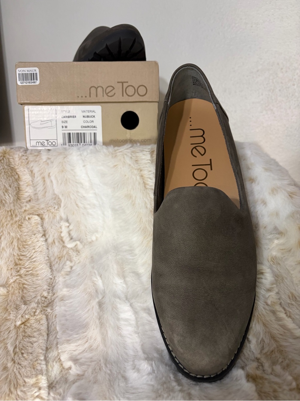 NIB Women’s Gray Cambrie8 Nubuck Slip-On Leather Loafers. Size 9.